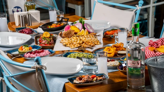 Ce comandă, de fapt, localnicii în Grecia: cum recunoști o tavernă autentică