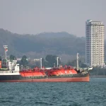 Proprietarul petrolierului din „flota fantomă” rusă, amendat cu un milion de euro în Franța