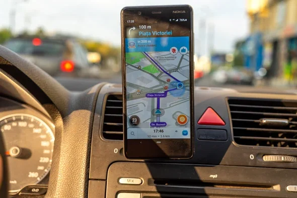 Waze extinde afișarea semafoarelor pe hartă, dar funcția nu e disponibilă pentru toți utilizatorii