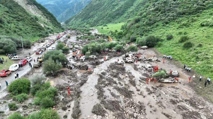 Viitură în zona de camping Shuangshimen din Gansu: 10 morți și 23 răniți