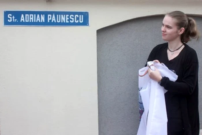 Fiica lui Adrian Păunescu respinge cererea IICCMER de îndepărtare a bustului: „De ce nu se pornește de la școli?”