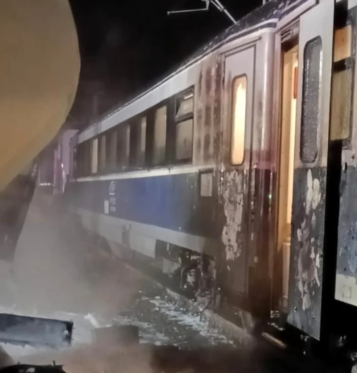 Tren InterRegio Suceava–Constanța lovit de un autocamion în Neamț; camionul a luat foc, circulația afectată