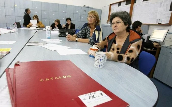 Cine predă în şcolile din România: diferenţe între titulari, suplinitori şi etapele carierei didactice