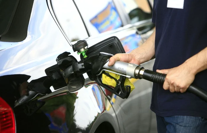 Senatul a prelungit starea de criză la carburanți, dar efectele practice asupra prețului la pompă vor fi minime