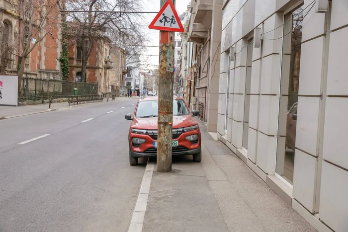 Primăria reia ridicarea mașinilor parcate neregulamentar în centrul Bucureștiului; tarife unice stabilite