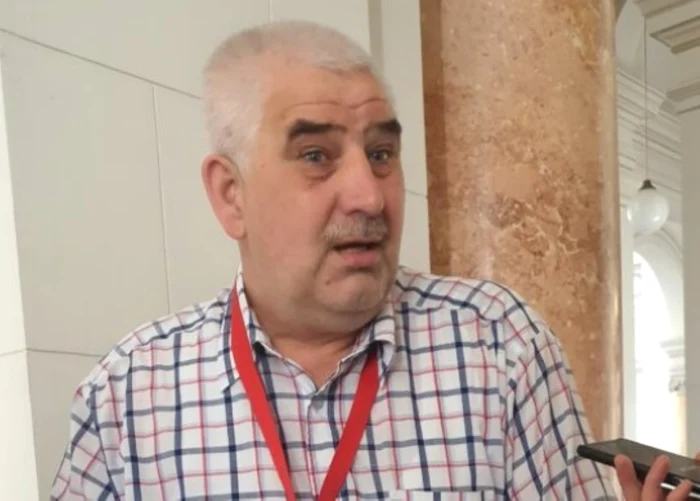 Un brașovean a dat în judecată PNL, USR și UDMR, cerând dizolvarea formațiunilor pentru suspendarea indexării pensiilor