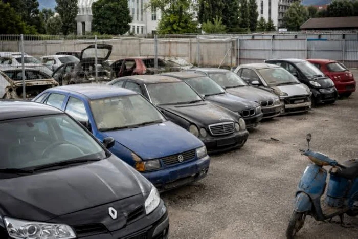 Primăria Cluj-Napoca scoate la licitaţie 43 de autoturisme şi un scuter abandonate, preţuri de la 50 lei