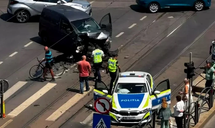 Autospecială a IPJ Ilfov, implicată într-un accident la intersecția Ștefan cel Mare cu Barbu Văcărescu