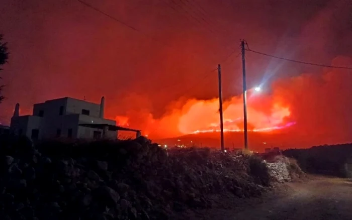Infern în Creta: doi pompieri au murit, şase localităţi evacuate în urma incendiilor