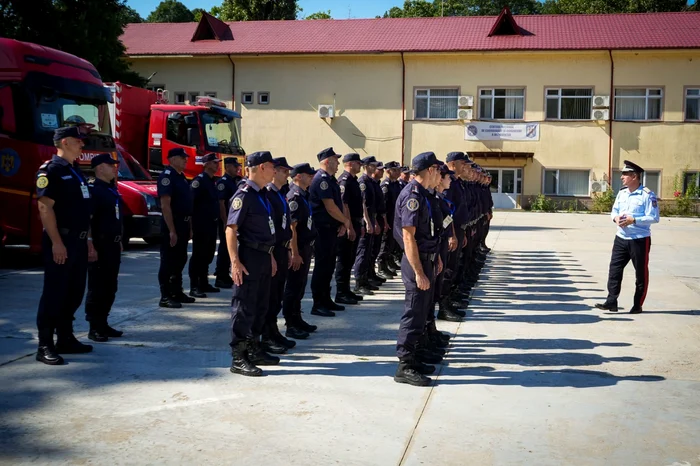 Primul contingent de pompieri români a plecat spre Grecia pentru a combate incendiile de pădure