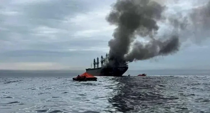 Două nave, inclusiv un tanc american de gaze, incendiate după o explozie la portul Damietta din Egipt