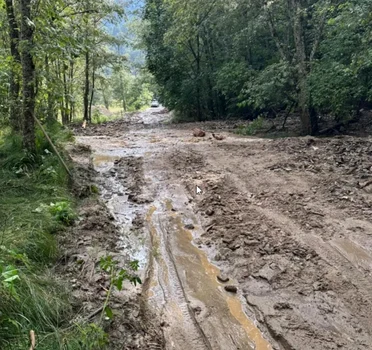 Peste 50 de turiști evacuați din Munții Făgăraș după ce o viitură a blocat accesul în Valea Rea