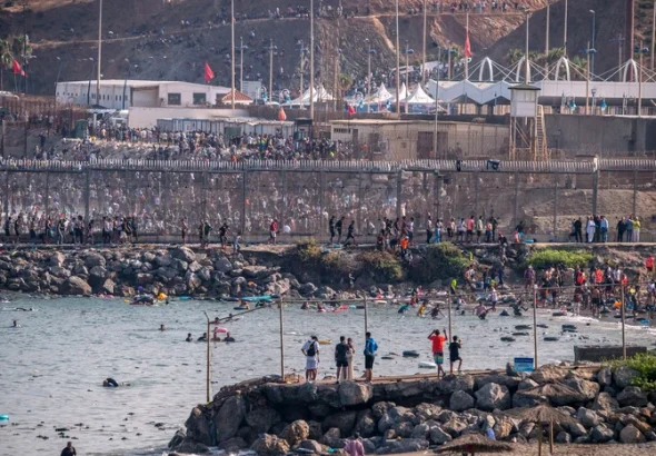 Haos în Ceuta: Spania trimite armata după intrarea a mii de migranți, cel puțin nouă morți
