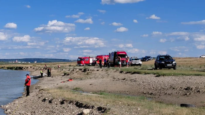 Tragedie pe râul Moldova, în zona podului de la Horia: doi frați au murit, o fetiță de 6 ani salvată
