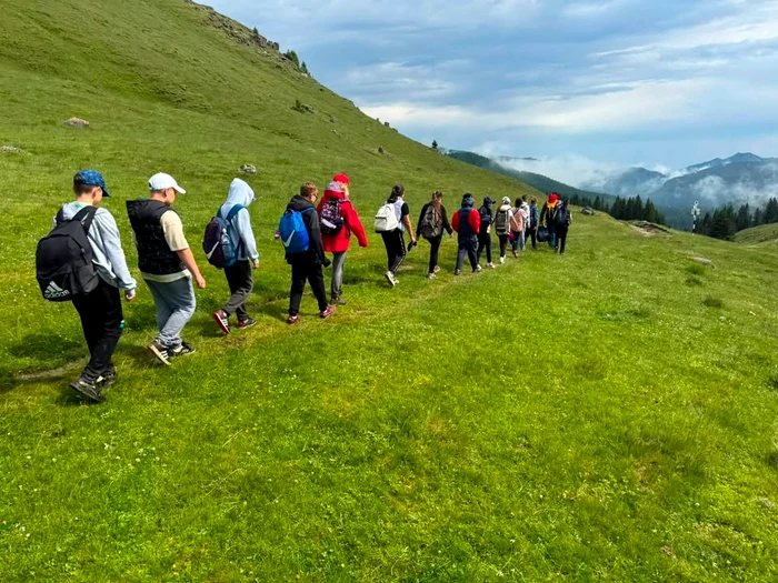 Profesoară lovită de trăsnet în Munții Bucegi în timpul unei excursii cu 14 elevi