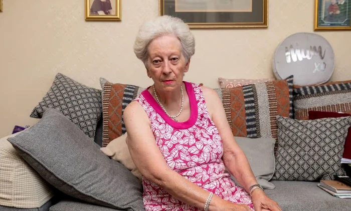 O pensionară de 79 de ani interzisă pe viață în magazinele Sainsbury’s după un conflict la casă