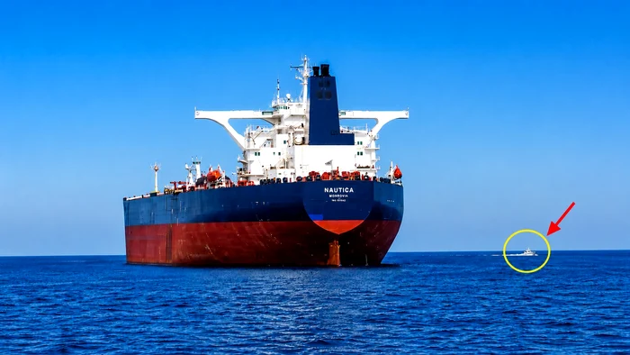 O navă comercială atacată în Marea Roșie, lângă coastele Yemenului; autoritățile britanice investighează