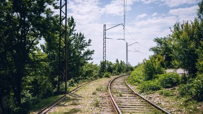 Circulaţie feroviară oprită temporar între Eforie Nord şi Eforie Sud din cauza unei şine rupte