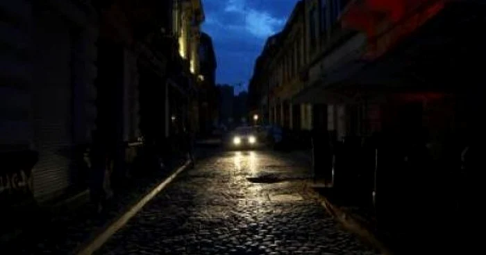 La patru ani de la lege, mii de treceri de pietoni din România rămân slab iluminate și nesigure