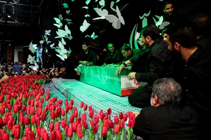 La funeraliile lui Ali Khamenei, un participant a cerut asasinarea lui Donald Trump; scandări anti‑SUA şi anti‑Israel