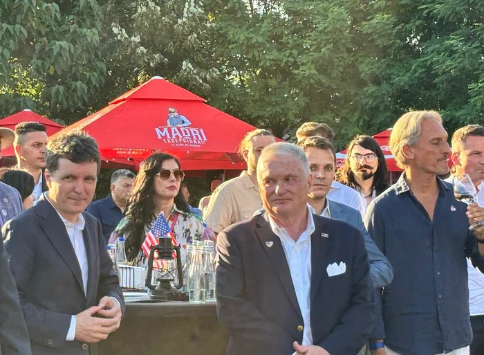 Nicușor Dan, prezent la recepția de 4 iulie de la Snagov alături de oameni de afaceri și diplomați