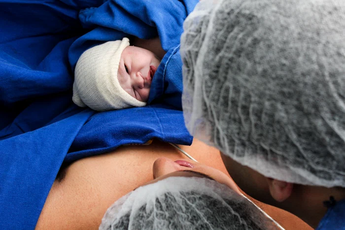 Cum se pregătesc viitorii tați pentru a asista la naștere: beneficii, riscuri și condiții necesare