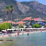 Grecia montează bariere plutitoare pentru a proteja plajele de peștele-balon toxic