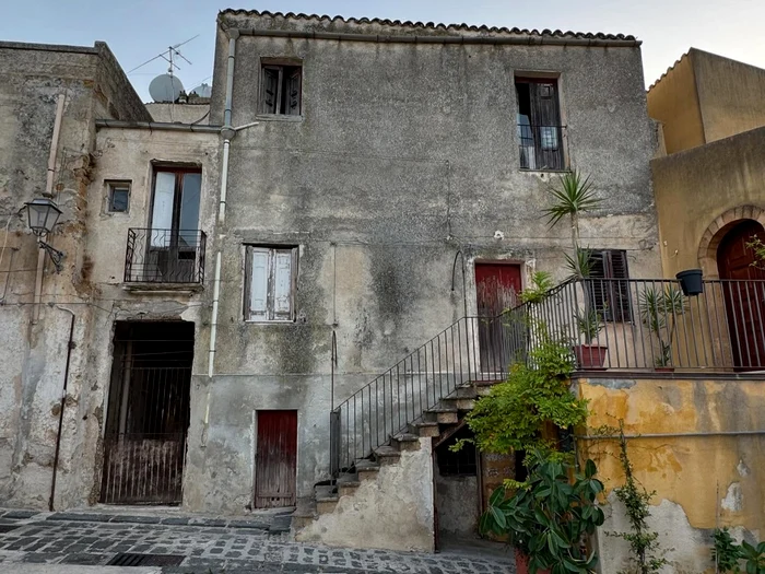 A cumpărat o casă din Sicilia cu un euro, dar renovarea i-a costat aproape jumătate de milion de dolari