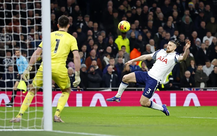 Radu Drăgușin, pe cale să revină în Serie A: Tottenham îl împrumută la Fiorentina, cu opțiune de cumpărare