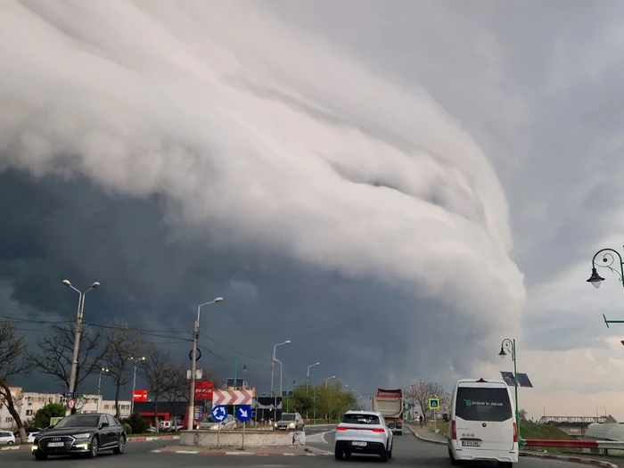 Cod galben de furtuni emis pentru cea mai mare parte a ţării: vijelii, ploi torențiale și grindină