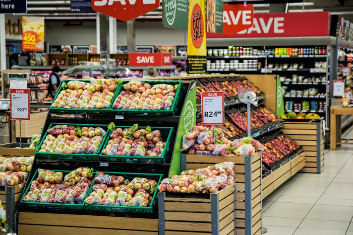 Amendă de 50.000 lei pentru un supermarket, după o eroare de 35 de bani la prețul unui bax de bere