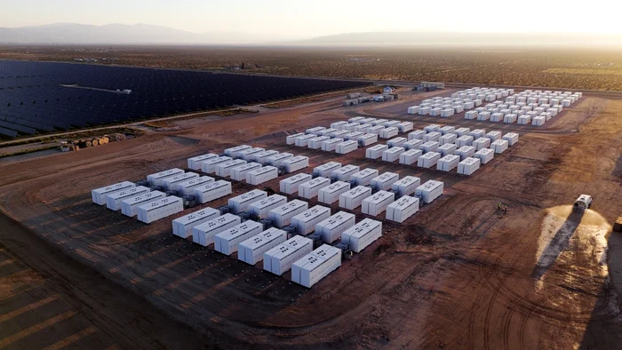 Tesla și Esyasoft semnează un acord de până la 3 miliarde de dolari pentru peste 15 GWh de sisteme BESS