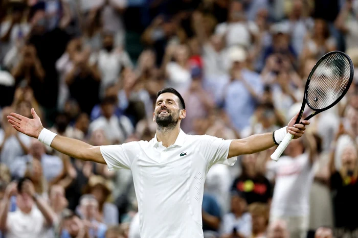 Novak Djokovic încheie un meci-maraton de 5 ore şi 15 minute şi avansează în semifinale la Wimbledon