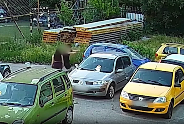 Doi adolescenți, reținuți sub control judiciar după ce au vandalizat zece mașini în Sectorul 4
