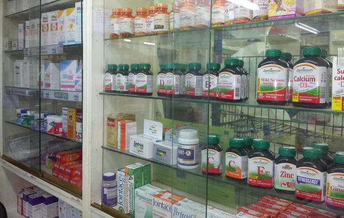 Comisia Europeană duce România în faţa CJUE: CNAS acuzată că plăteşte cu întârziere farmaciile