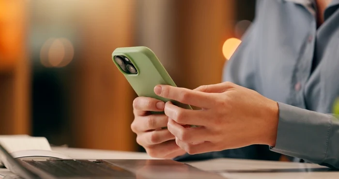 Peste 90% din telefoanele active din România pot transmite instant locația la 112