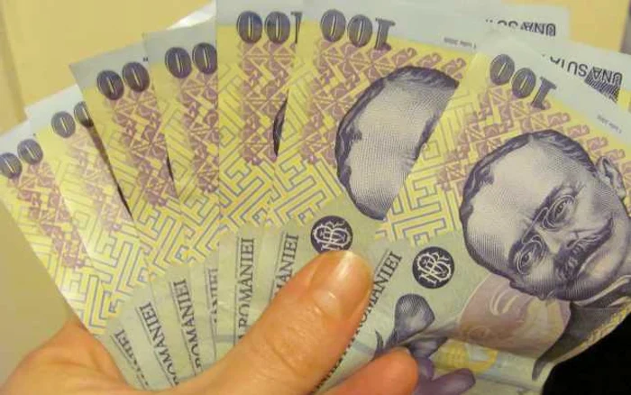 Salariul minim crește de la 1 iulie: ce sumă brută și netă vor primi românii și câți angajați sunt afectați