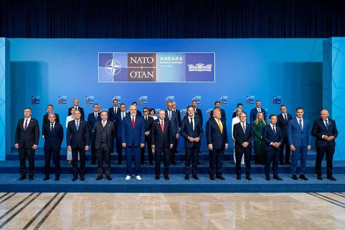 Ce au primit liderii NATO la plecare din Ankara: pistoale gravate cu muniție reală oferite de Erdoğan