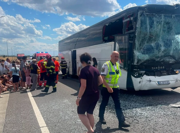 Planul Roșu activat în Călărași după coliziunea dintre un autocar cu 60 de persoane și un TIR