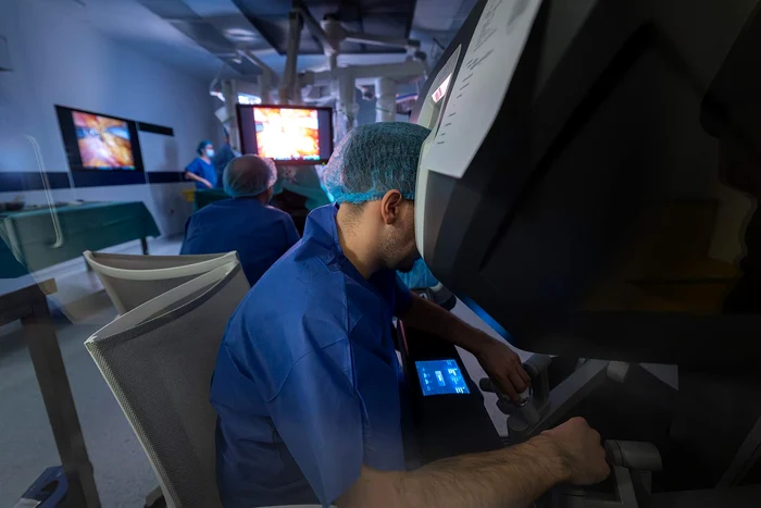 Premieră în România: prima prostatectomie radicală robotică cu tehnica NeuroSAFE, realizată la Băneasa Tumor Center Hospital
