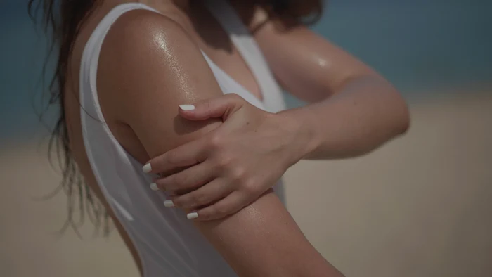 „Medicamentul Barbie”, viral pe TikTok: dermatologii avertizează asupra riscurilor melanotan II