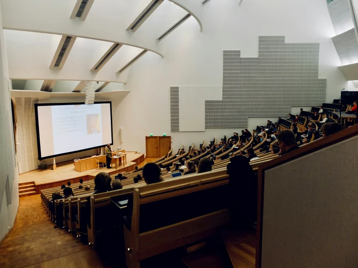 Lista facultăților cu admitere pe bază de dosar în 2026: ce universități renunță la probele scrise