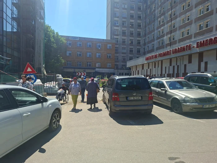Parcarea spitalului „Mavromati” din Botoșani, o problemă care agravează accesul pacienților din mediul rural