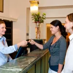 Reguli noi pentru hoteluri, pensiuni și alte unități de cazare: Ministerul actualizează clasificarea în turism