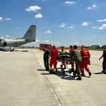Doi tineri cu arsuri severe, transferați cu o aeronavă militară în spitale din Germania și Belgia