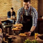 „Coperto”, „couvert” sau kuver: de ce apare o taxă surpriză pe nota de plată în vacanțe