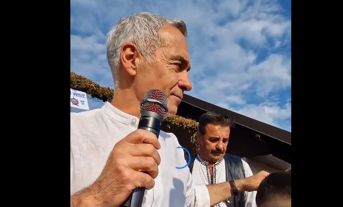 Călin Georgescu, întâmpinat de susținători la Târgul de la Domnești: Oana Zăvoranu și reprezentanți AUR prezenți