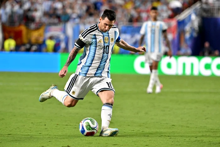 Lionel Messi i-a oferit lui Roberto Baggio tricoul purtat în meciul cu Elveția