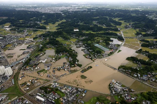 Ploi record în Japonia: cel puțin patru morți și mii de călători blocați la Narita