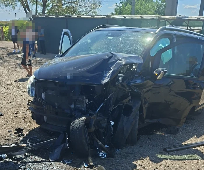Doi soți au murit după ce mașina lor a intrat pe sensul opus și s-a izbit de un alt autoturism, în județul Brăila